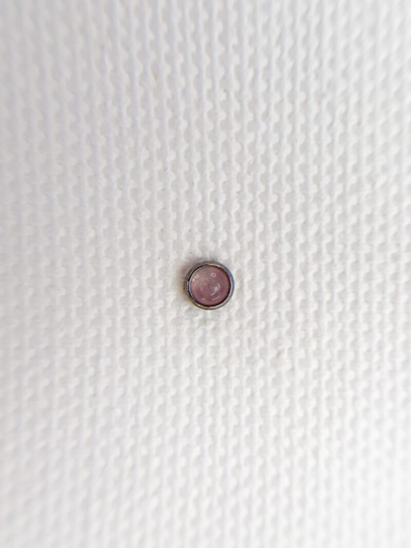 Labret z nakrętką z kwarcem różowym 1.2mm
