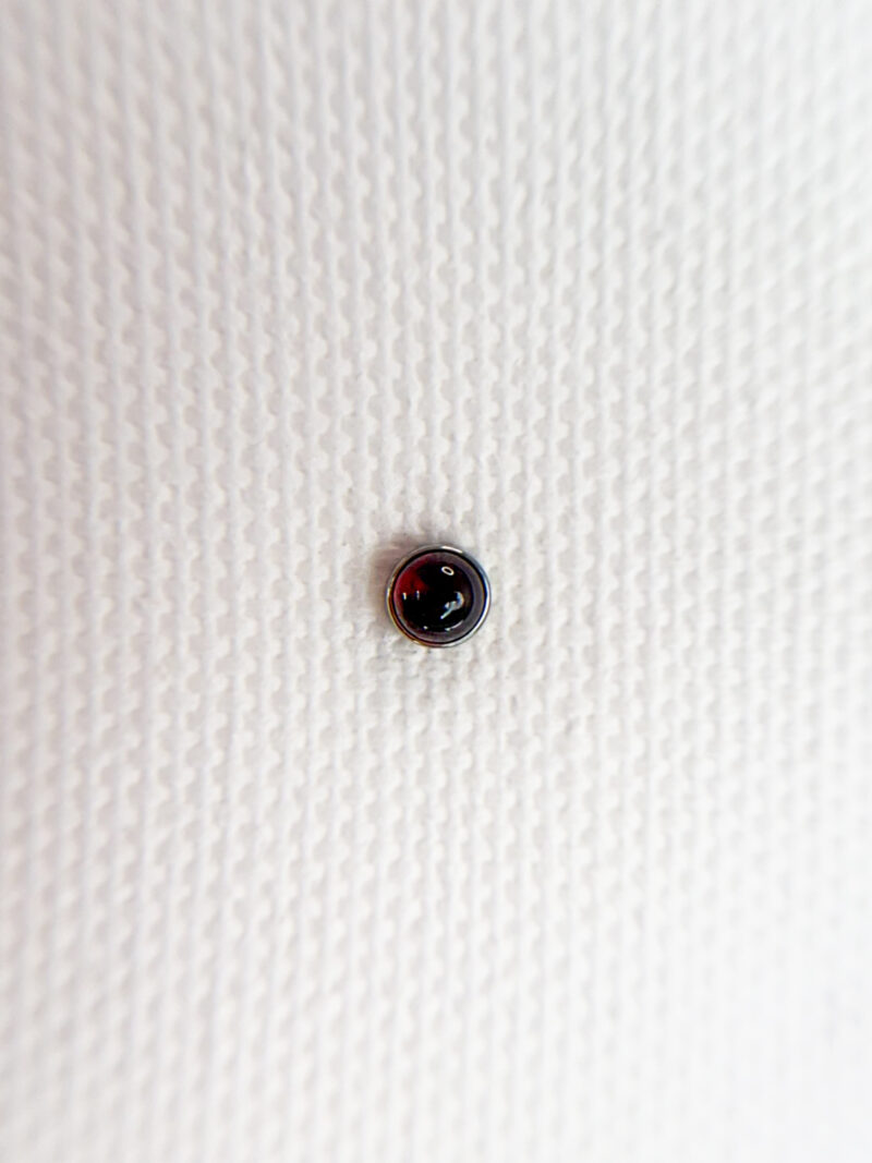 Labret z nakrętką z granatem 1.2mm