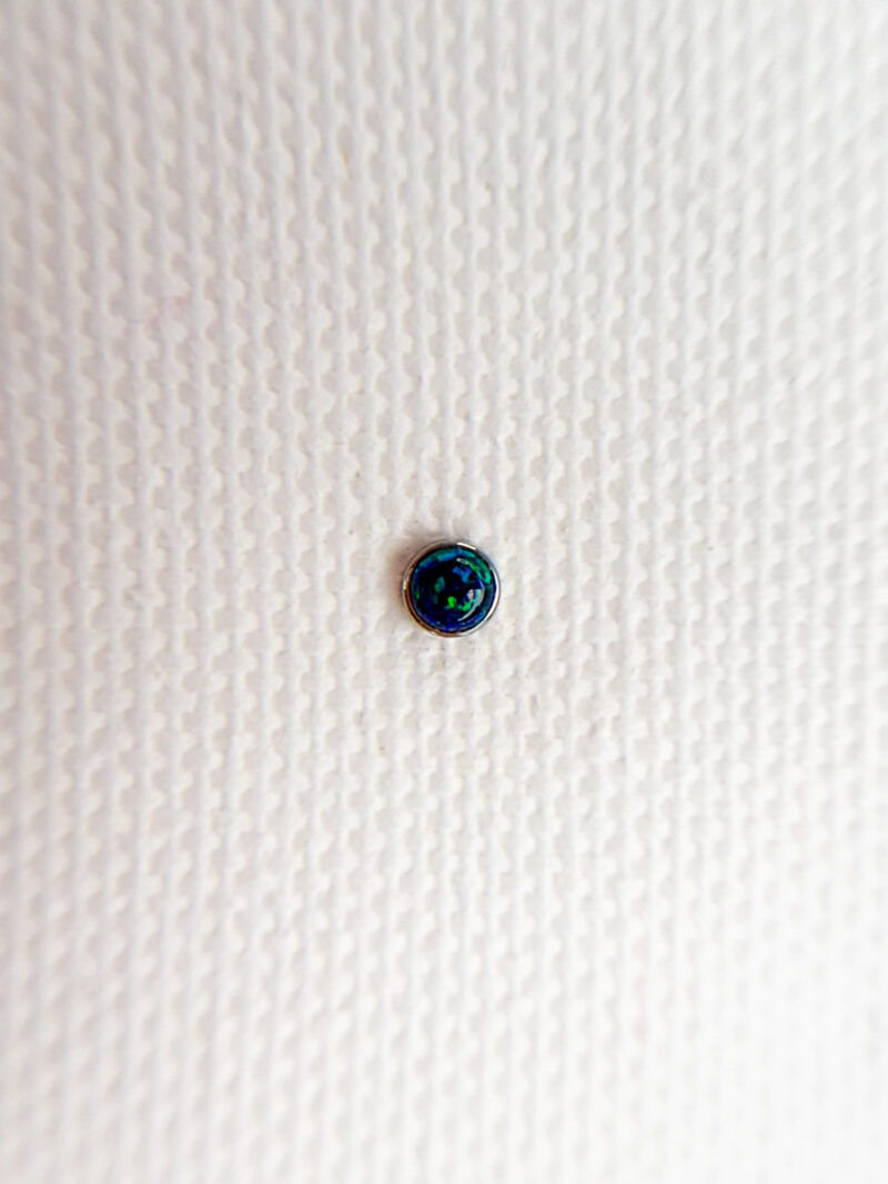 Labret z nakrętką z opalem Dita 1.2