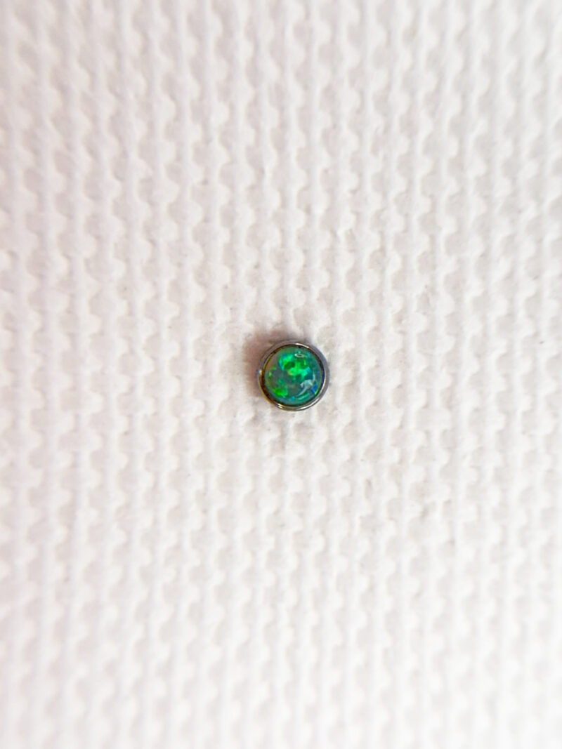 Labret z nakrętką z opalem Kiwi 1.2