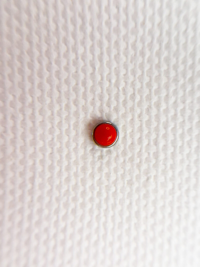Labret z nakrętką z koralem 1.2mm