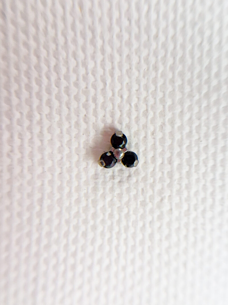 Labret z nakrętką Triana Onyx 1.2mm