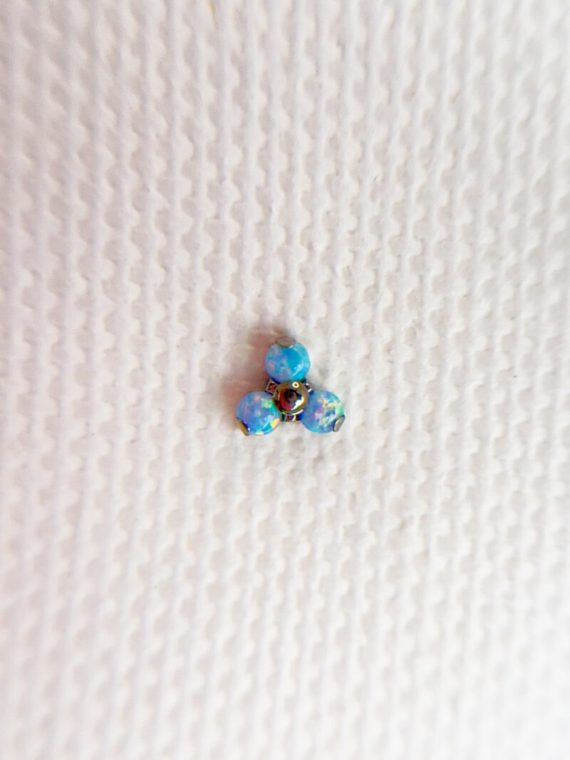 Labret z nakrętką Triana opal 1.2mm