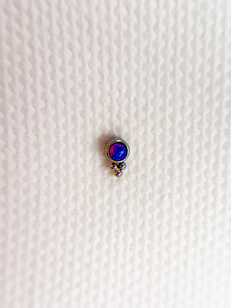 Labret z nakrętką z opalem Ada 1.2 - obrazek 3
