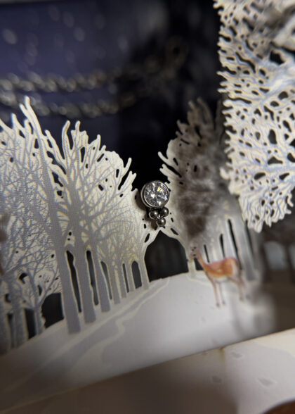 Tytanowy kolczyk z kryształkiem cyrkonią